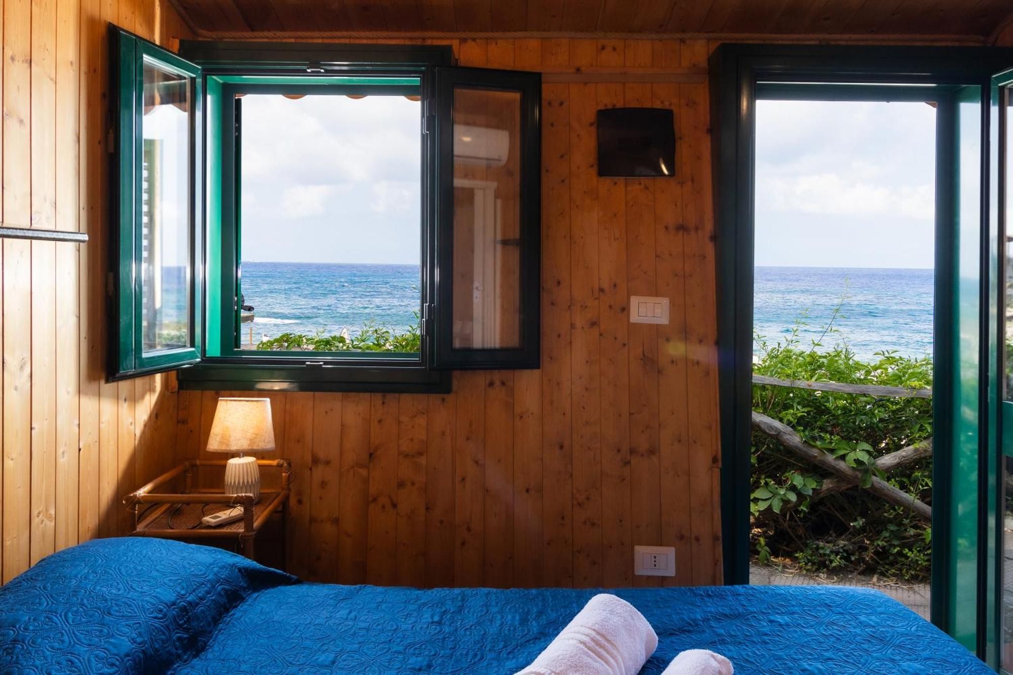 Riva Smeralda Camping Lodge Milazzo Ngoại thất bức ảnh