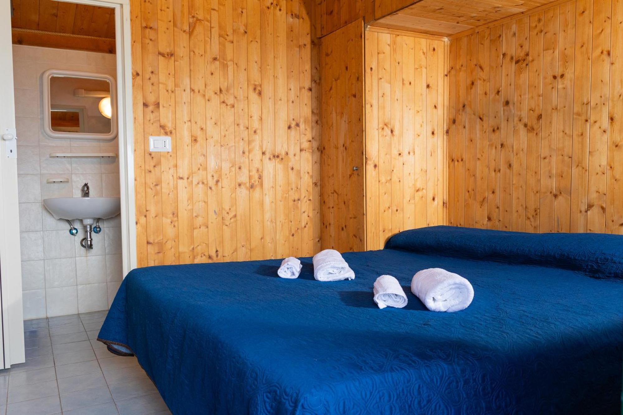 Riva Smeralda Camping Lodge Milazzo Ngoại thất bức ảnh