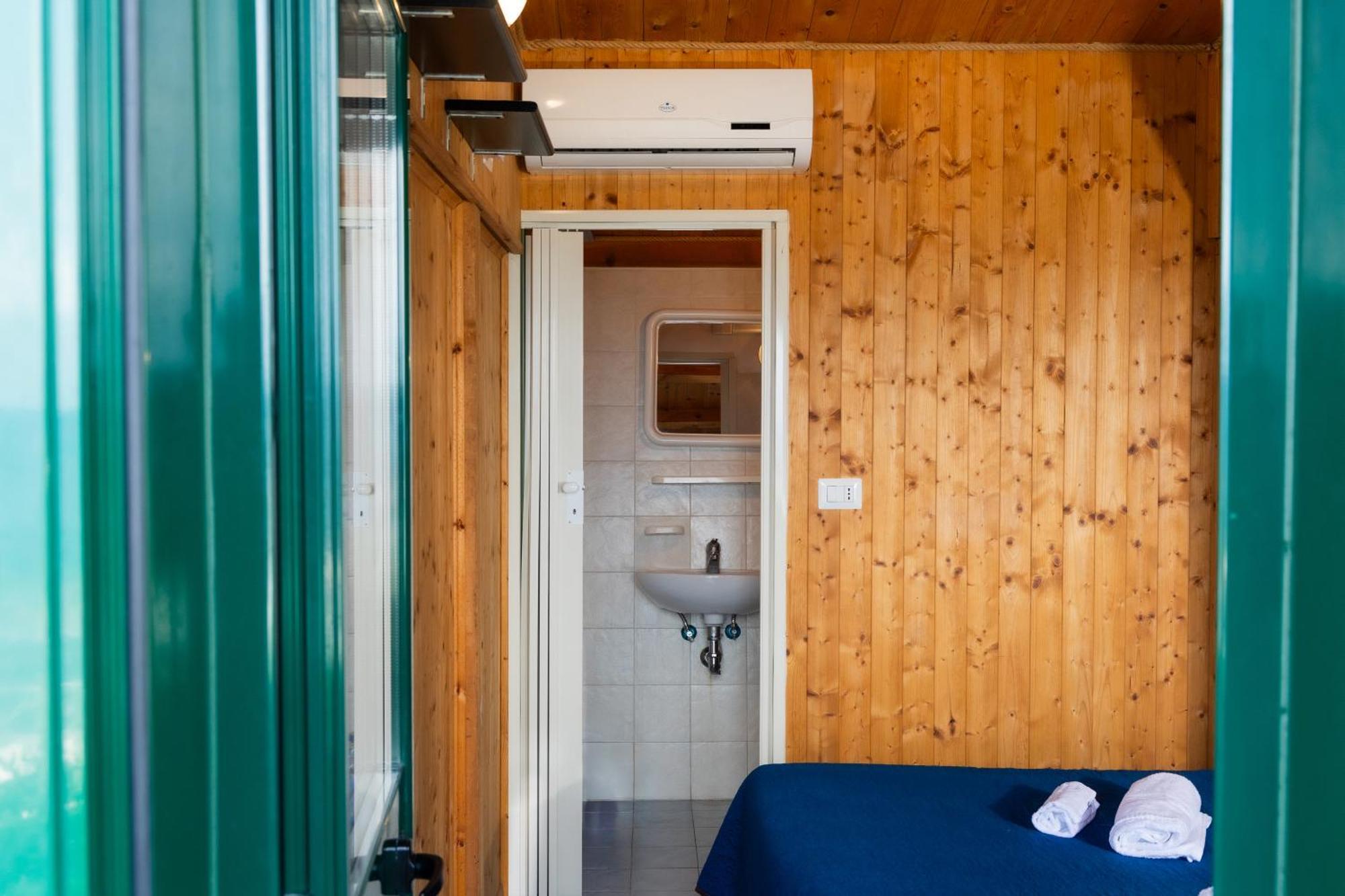 Riva Smeralda Camping Lodge Milazzo Ngoại thất bức ảnh