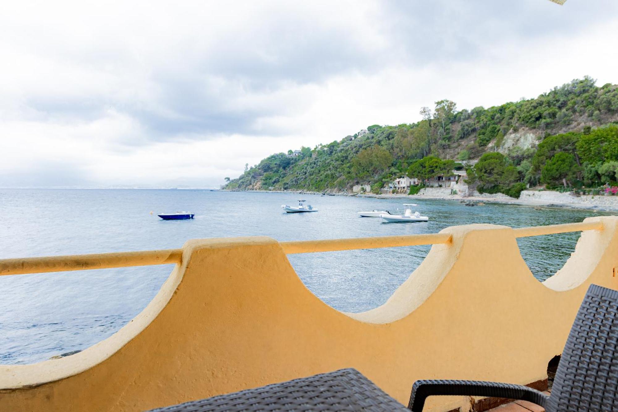 Riva Smeralda Camping Lodge Milazzo Ngoại thất bức ảnh