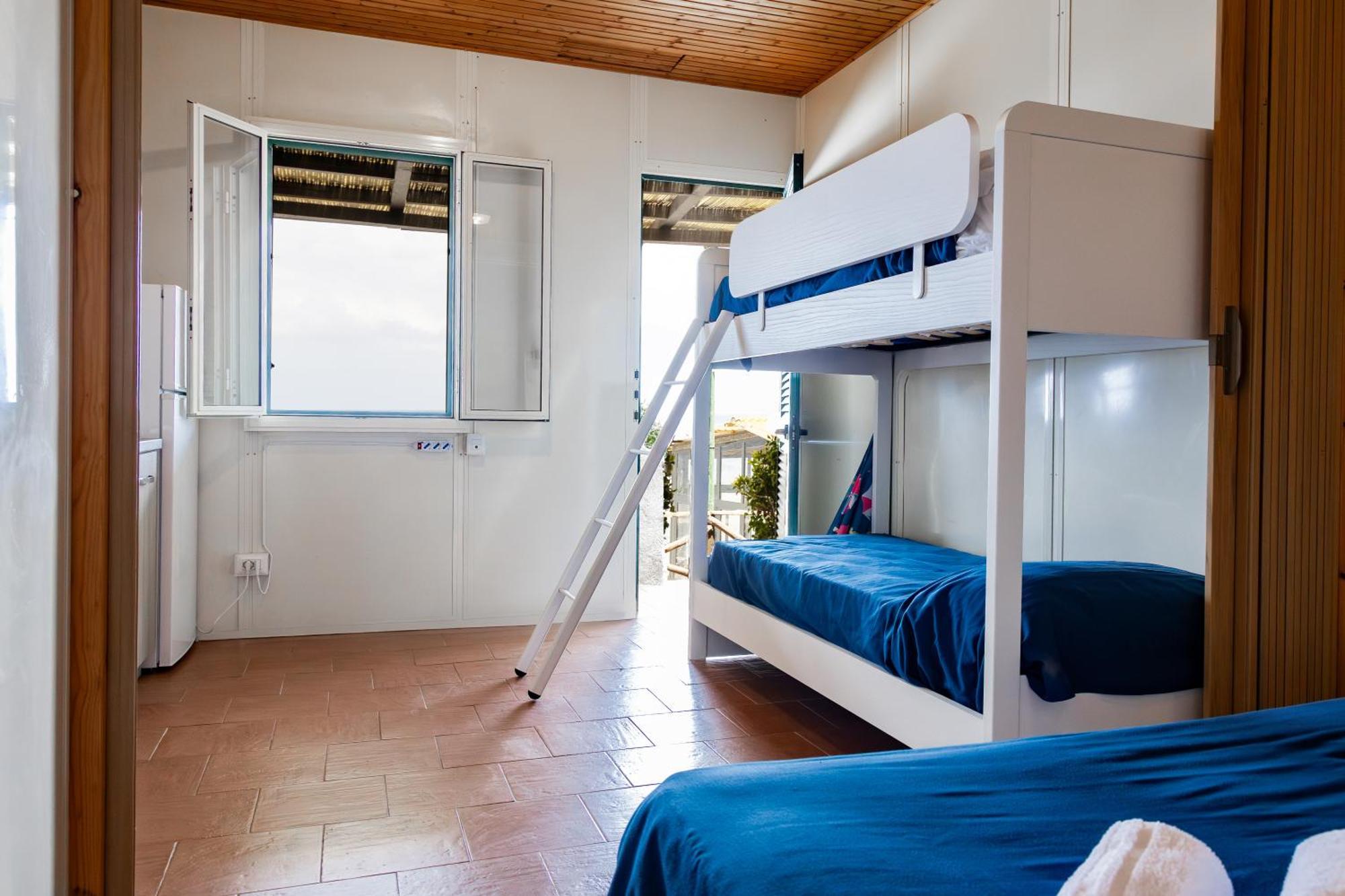 Riva Smeralda Camping Lodge Milazzo Ngoại thất bức ảnh